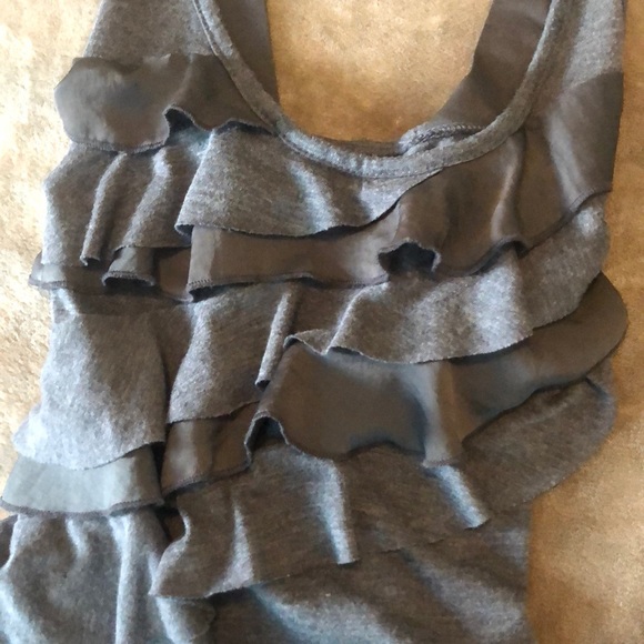 top with ruffles - Picture 2 of 3